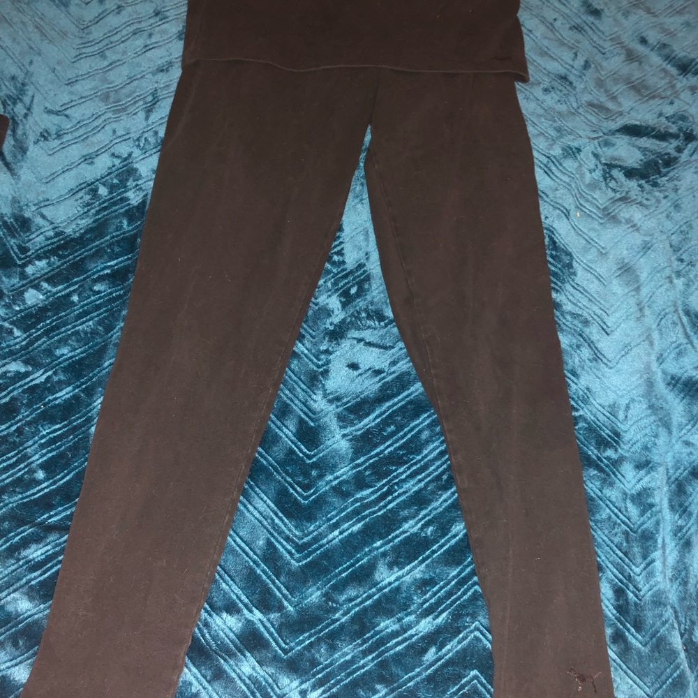 Plain black crop leggings with band